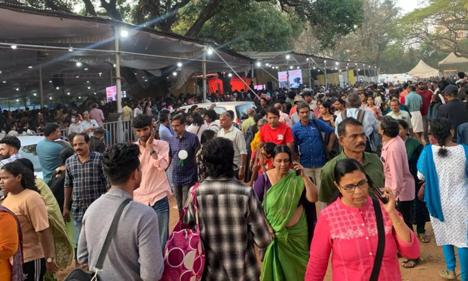 കലോത്സവത്തിൽ ഒന്നാം സ്ഥാനത്ത് കണ്ണൂർ, തൊട്ടുപിന്നിലായി കോഴിക്കോടും തൃശൂരും