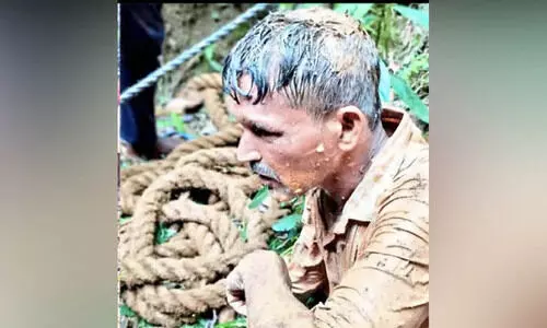 ഭൂ​ഗ​ർ​ഭ ജ​ല​തു​ര​ങ്ക​ത്തി​ൽ കു​ടു​ങ്ങി​യ​യാ​ളെ ര​ക്ഷി​ച്ചു