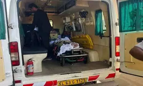 ക​രു​ണ​യു​ടെ കൈ​ത്താ​ങ്ങ്; ശാ​ക്കി​ർ ജ​മാ​ലി​നെ നാ​ട്ടി​ലെ​ത്തി​ച്ചു