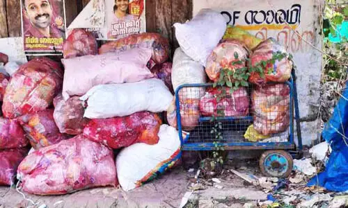 ഹരിത കർമസേനയുടെ ട്രോളികൾ പകുതിയും പണിമുടക്കി