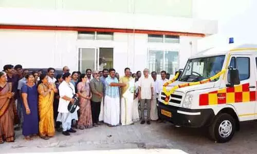 നീ​ണ്ട​ക​ര കാ​ൻ​സ​ർ കെ​യ​ർ സെ​ന്റ​റി​ന് സാ​ന്ത്വ​നം; കു​വൈ​ത്തി​ന്റെ മൊ​ബൈ​ൽ ക്ലി​നി​ക്