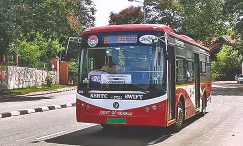 ഗതാഗത മന്ത്രിയെ മേയർ കണ്ടു; ഇ-ബസ് ഇങ്ങനെതന്നെ ഓടും