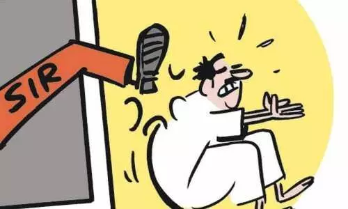 തി​രു​ത്തി തീ​രു​ന്നി​ല്ല; വ​യ​സി​ലും പ​ണി; പ്രാ​യ​ക്കു​രു​ക്കി​ൽ എ​സ്.​ഐ.​ആ​ർ പ​ട്ടി​ക