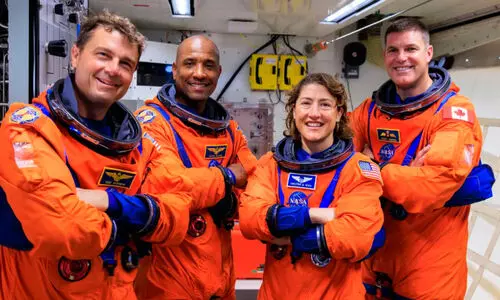 വീ​ണ്ടും ച​ന്ദ്ര​നി​ലേ​ക്ക്...