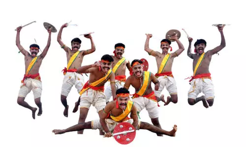 ബു​ൾ​ഡോ​സ​ർ രാ​ജും എ​സ്.​ഐ.​ആ​റും നി​റ​ഞ്ഞ് കലോത്സവ വേ​ദി