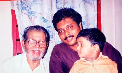 അ​ല്ലി​യാ​മ്പ​ല്‍ ക​ട​വി​ൽ...