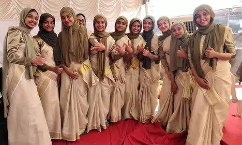 തിത്തൈ തക തെയ് തെയ് തോം; വഞ്ചിപ്പാട്ടും പാടി കലോത്സവത്തിലെത്തി തട്ടമിട്ട പെൺകൂട്ടം