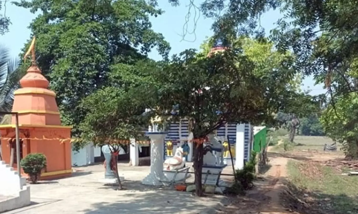 അദാനി വരുമ്പോള്‍ വഴിമാറുന്ന വിശ്വാസവും തകർക്കപ്പെടുന്ന   ക്ഷേ​ത്രങ്ങളും