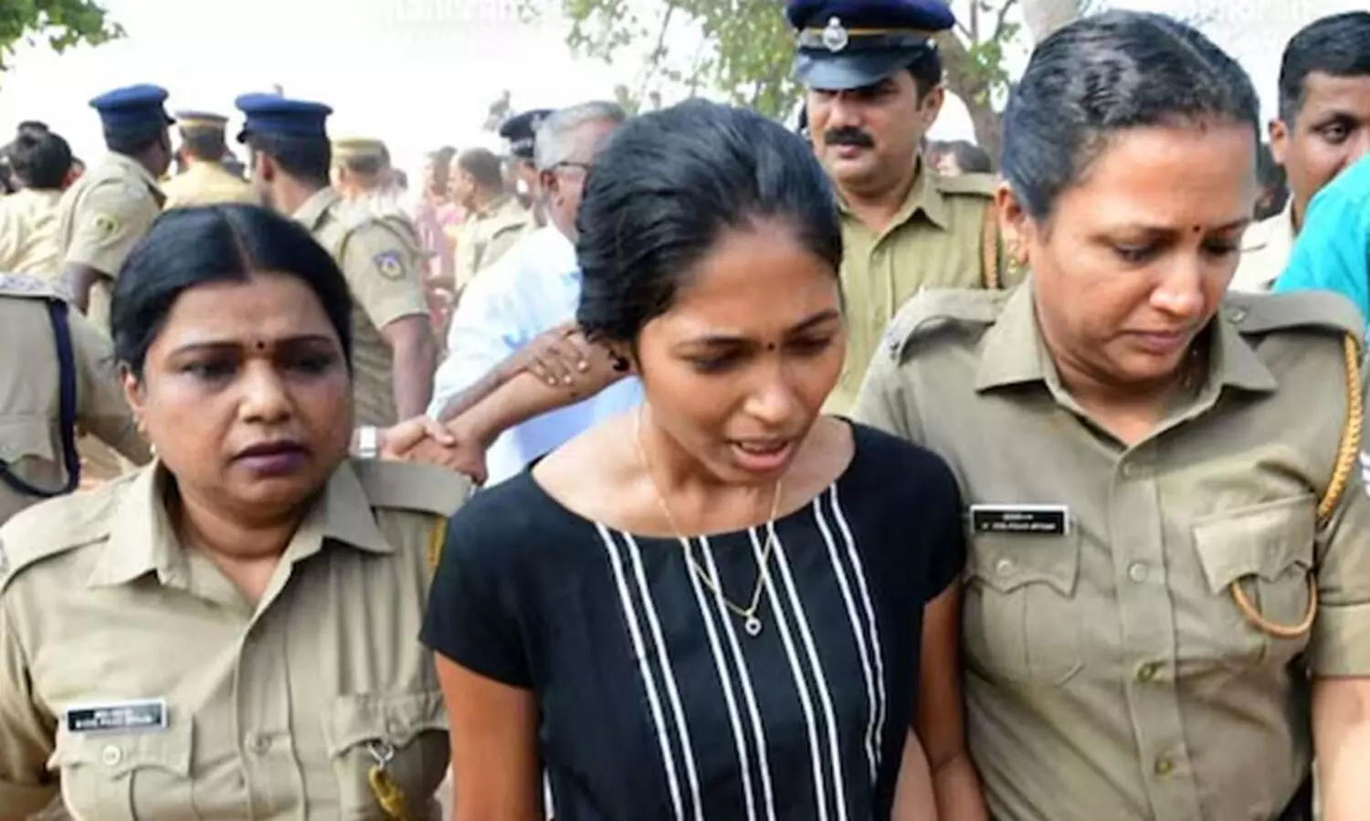 ഒന്നര വയസുള്ള കുഞ്ഞിനെ കടല്‍ ഭിത്തിയില്‍ എറിഞ്ഞ് കൊന്നകേസ്; അമ്മ ശരണ്യ കുറ്റക്കാരിയെന്ന് കോടതി, കാമുകനെ വെറുതെ വിട്ടു