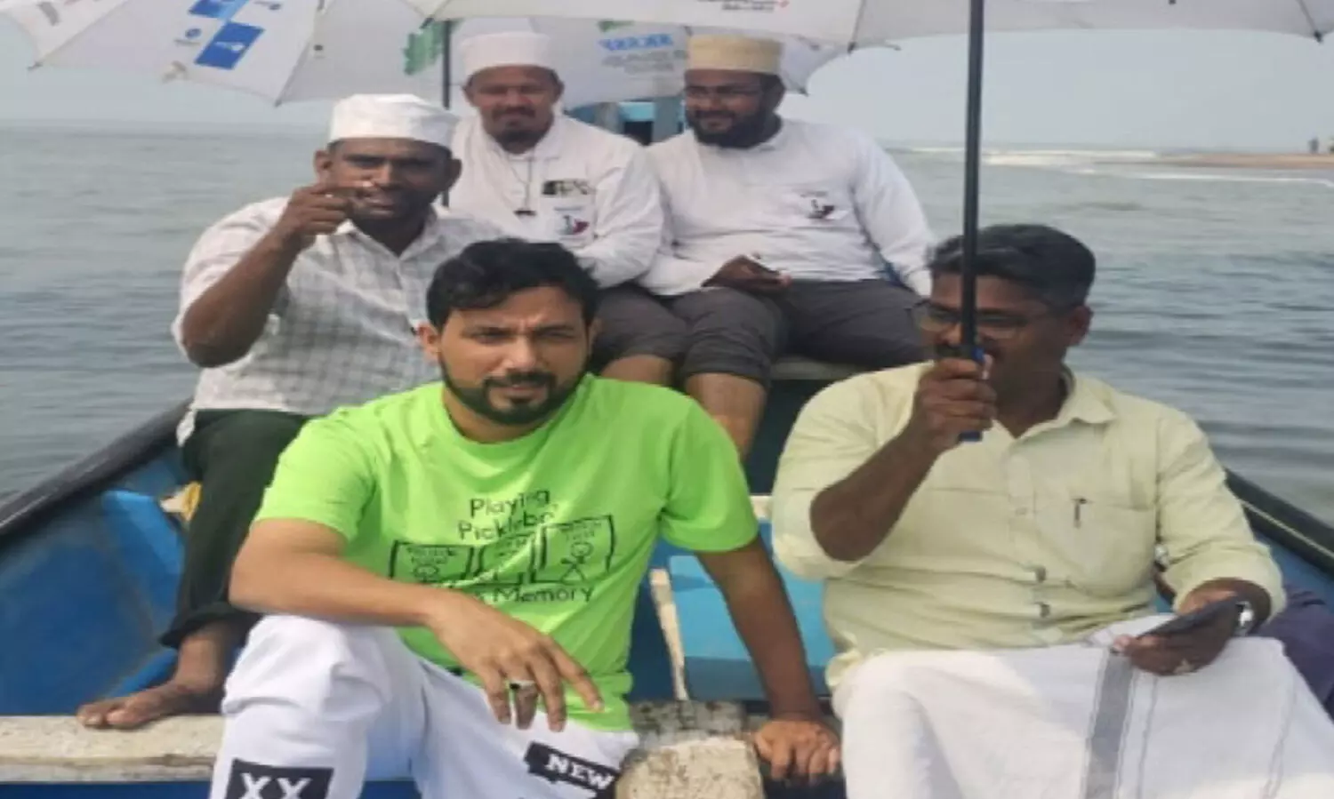 സമസ്ത സമ്മേളനം; കാൽനട യാത്ര സംഘത്തിന് കടൽയാത്ര സമ്മാനിച്ച് മത്സ്യ തൊഴിലാളികൾ