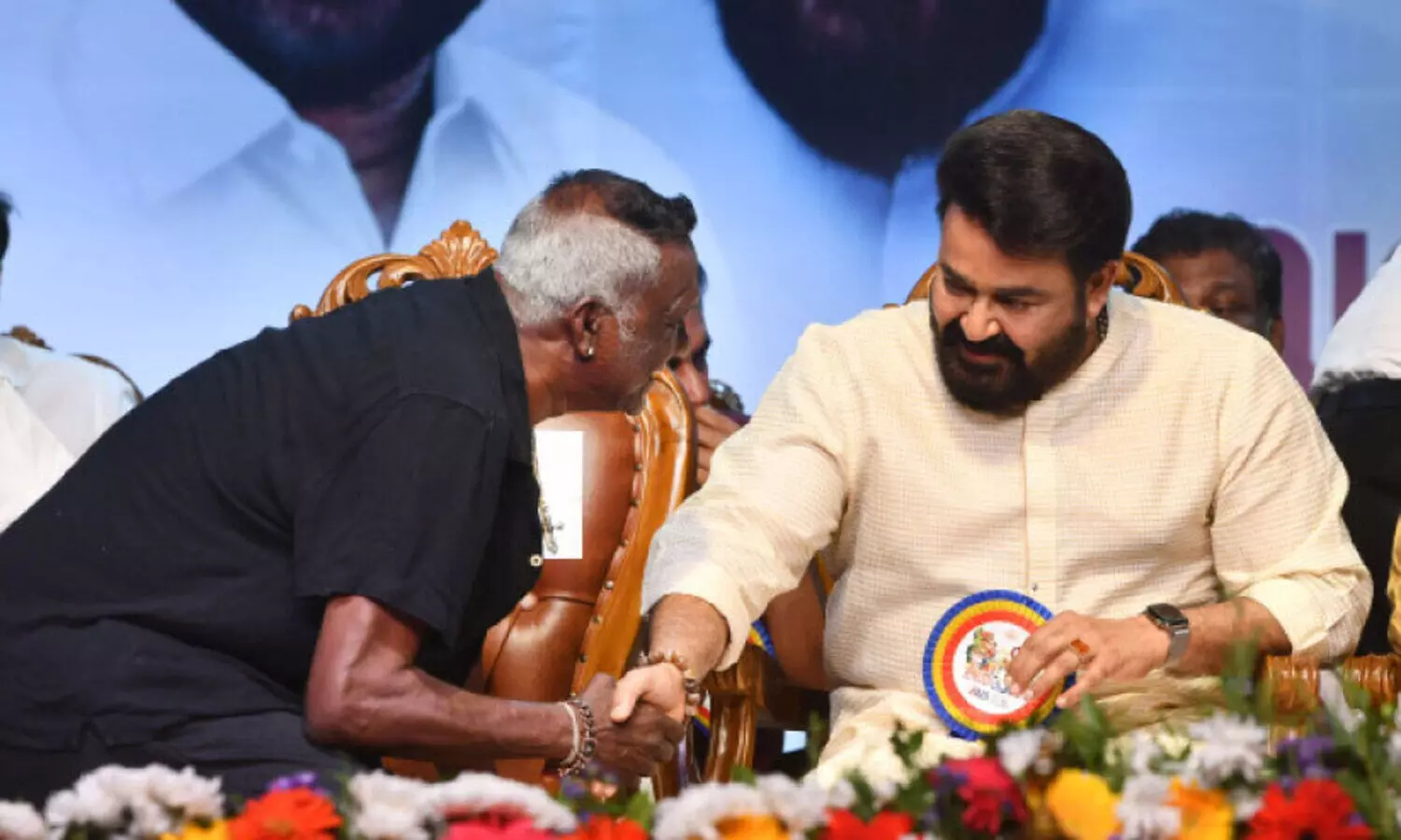 പൂ​ര​ന​ഗ​രി ഇ​ള​ക്കി​മ​റി​ച്ച് മോ​ഹ​ൻ​ലാ​ൽ