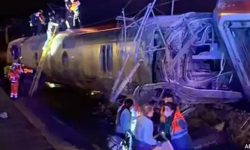 സ്​പെയിനിൽ ട്രെയിനുകൾ കൂട്ടിയിടിച്ച് 21 മരണം; നിരവധി പേർക്ക് പരിക്ക്