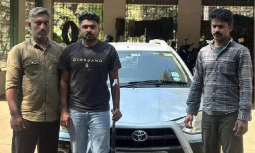 നാ​ട​ൻ​തോ​ക്കും തി​ര​യു​മാ​യി വേ​ട്ട​സം​ഘം പി​ടി​യി​ൽ