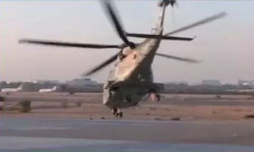 ജബൽ ശംസിൽ കുടുങ്ങിയയാളെ ഹെലികോപ്ടറിൽ രക്ഷപ്പെടുത്തി ജബൽ ശംസിൽ കുടുങ്ങിയയാളെ ഹെലികോപ്ടറിൽ രക്ഷപ്പെടുത്തി