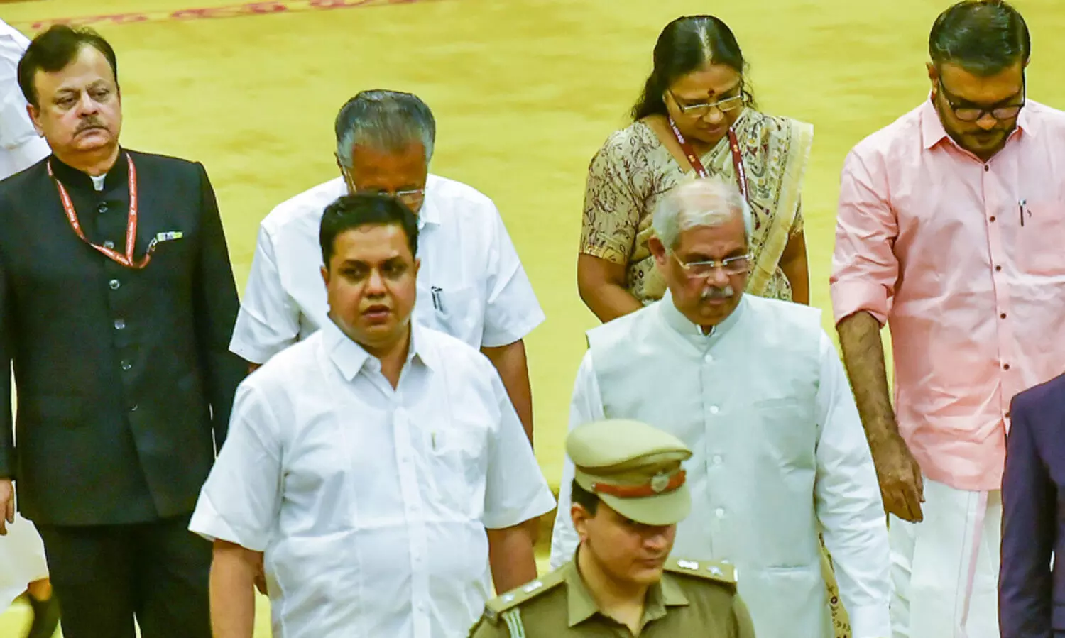 നയപ്രഖ്യാപനത്തിൽ നിന്ന് ഒഴിവാക്കിയത് അർധ സത്യങ്ങളും വാസ്തവ വിരുദ്ധമായ കാര്യങ്ങളും; വിശദീകരണവുമായി ലോക്ഭവൻ