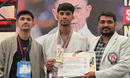 ഇ​സ്മ​യി​ൽ സ​മീ​ർ ക​ർ​ണാ​ട​ക ക​രാ​ട്ടേ ടീ​മി​ൽ