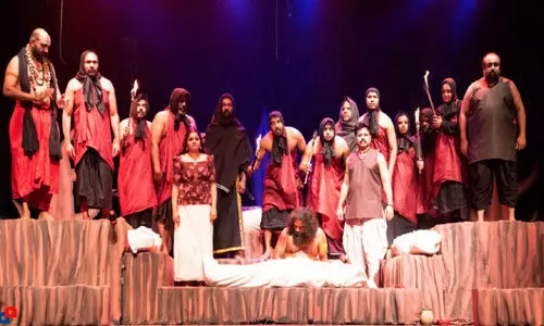 ഭ​ര​ത് മു​ര​ളി നാ​ട​കോ​ത്സ​വം;   ചോ​ദ്യ​ങ്ങ​ൾ ഉ​യ​ർ​ത്തി​ ‘തീ​മാ​ട​ൻ’