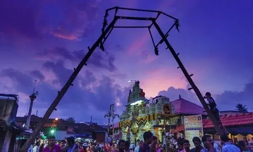 ഉഡുപ്പി ശ്രീ കൃഷ്ണ മഠം ദർശനത്തിന് ഇനി കുപ്പായം ഊരണം