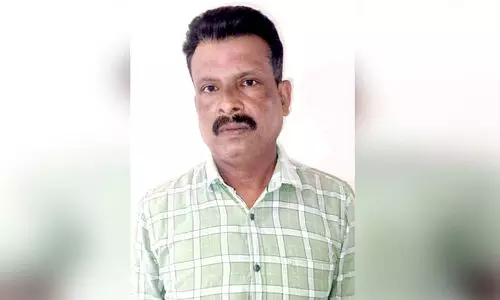 വഴിയിൽ തടഞ്ഞ് നിർത്തി യുവാവിനെ വാക്കത്തി കൊണ്ട് വെട്ടി അയൽവാസി വഴിയിൽ തടഞ്ഞ് നിർത്തി യുവാവിനെ വാക്കത്തി കൊണ്ട് വെട്ടി അയൽവാസി