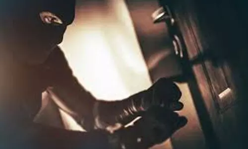 കുമ്പളയിൽ അടച്ചിട്ട വീട്ടിൽ വൻ കവർച്ച