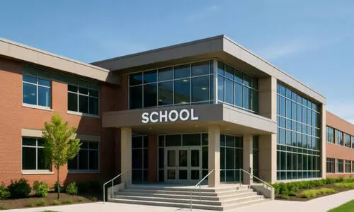 2027-2028 അ​ധ്യ​യ​ന വ​ർ​ഷ​മാ​യി നി​ശ്ച​യി​ച്ചു; റെ​സി​ഡ​ൻ​ഷ്യ​ൽ ഏ​രി​യ​ക​ളി​ൽ നി​ന്ന് സ്വ​കാ​ര്യ സ്കൂ​ളു​ക​ളു​ടെ മാ​റ്റം: സ​മ​യ​പ​രി​ധി നീ​ട്ടി