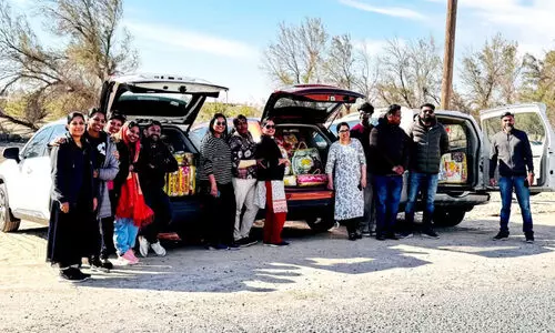 അ​ബ്ദ​ലി​യി​ലെ തൊ​ഴി​ലാ​ളി​ക​ൾ​ക്ക് വി​ൻ​റ​ർ കി​റ്റു​മാ​യി ഇ​ൻ​ഫോ​ക്