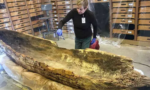 അൽഭുതമായി തടാകത്തിലെ   5,200 വർഷം പഴക്കമുള്ള മരവഞ്ചികൾ