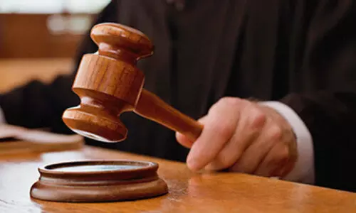 ആ​ഡം​ബ​ര വാ​ച്ച് ക​ട​ത്തും വാ​റ്റ് വെ​ട്ടി​പ്പും   പ്ര​തി​ക​ൾ​ക്ക് മൂ​ന്നു​വ​ർ​ഷം ത​ട​വും ലക്ഷങ്ങൾ പി​ഴ​യും