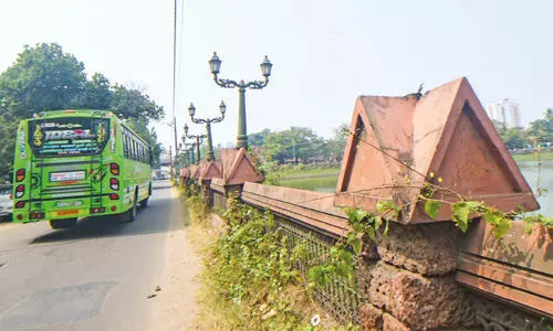 ഈ വിളക്കുകാലുകൾ എവിടെപ്പോയി?