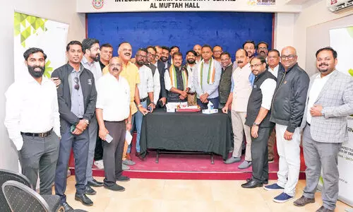 അ​ടൂ​ർ പ്ര​കാ​ശി​നും ഹാ​രി​സ് ബീ​രാ​നും കെ.​ബി.​എ​ഫ് സ്വീ​ക​ര​ണം