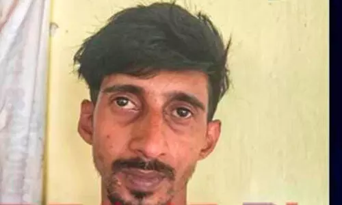 ല​ക്ഷ​ങ്ങ​ൾ ത​ട്ടി​യ യു​വാ​വ് പി​ടി​യി​ൽ