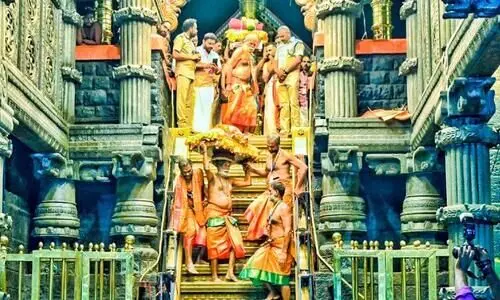 തിരുവാഭരണ മടക്കഘോഷയാത്ര ആരംഭിച്ചു