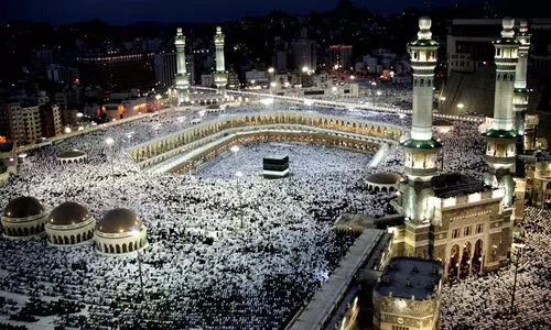 പ​ഠ​ന​ത്തി​ൽ മി​ക​വ്​; 50 വി​ദ്യാ​ർ​ഥി​നി​ക​ൾ​ക്ക്​ ഉം​റ​ക്ക്​ അ​വ​സ​രം