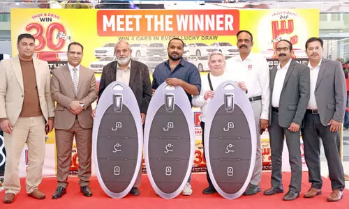 സ​ഫാ​രി ഷോ​പ്പ് ആ​ൻ​ഡ് ഡ്രൈ​വ് വി​ജ​യി​ക​ൾ​ക്ക് കാ​റു​ക​ൾ കൈ​മാ​റി