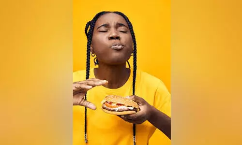 ഭക്ഷണ ആഗ്രഹങ്ങൾ നിയന്ത്രിക്കാനാകുമോ?; ഫുഡ് ക്രേവിങ്സ് മറികടക്കാൻ അഞ്ച് മാർഗങ്ങൾ ഭക്ഷണ ആഗ്രഹങ്ങൾ നിയന്ത്രിക്കാനാകുമോ?; ഫുഡ് ക്രേവിങ്സ് മറികടക്കാൻ അഞ്ച് മാർഗങ്ങൾ