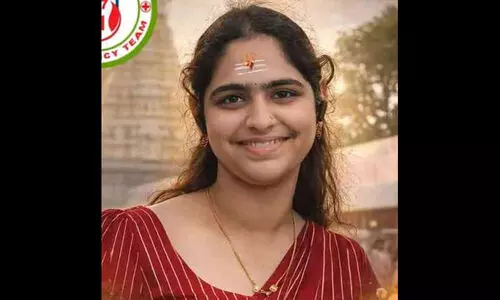 പ്ലസ് വൺ വിദ്യാർഥിനി ഹോസ്റ്റൽ മുറിയിൽ തൂങ്ങിമരിച്ച നിലയിൽ; റാഗിങ്ങെന്ന് പിതാവ്, നിഷേധിച്ച് സ്കൂൾ അധികൃതർ പ്ലസ് വൺ വിദ്യാർഥിനി ഹോസ്റ്റൽ മുറിയിൽ തൂങ്ങിമരിച്ച നിലയിൽ; റാഗിങ്ങെന്ന് പിതാവ്, നിഷേധിച്ച് സ്കൂൾ അധികൃതർ