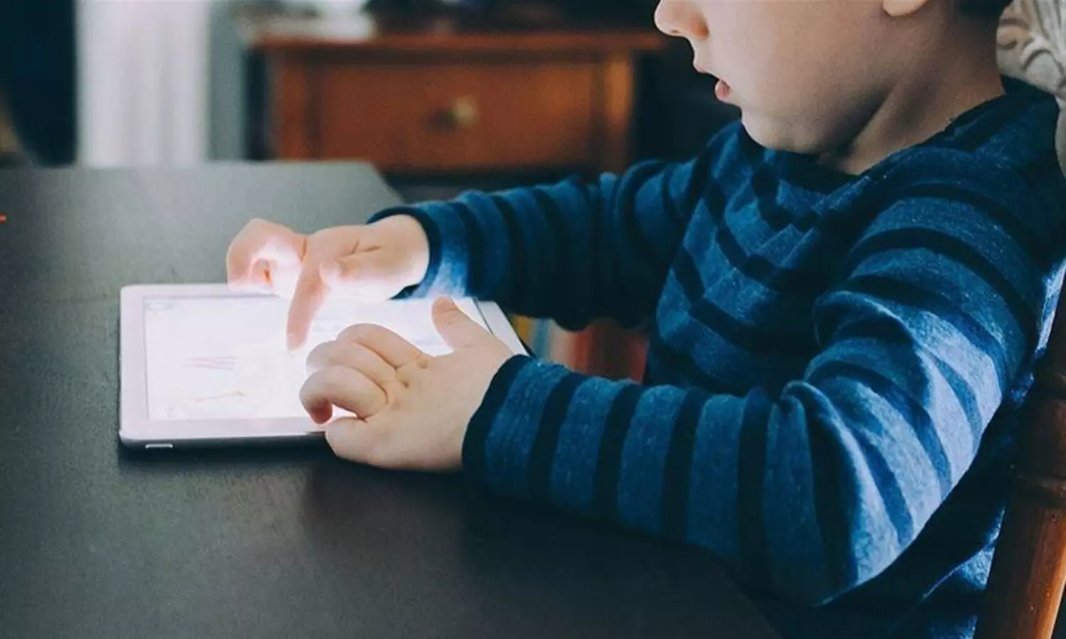 കുട്ടികളിൽ സാമൂഹിക മാധ്യമ ഉപയോഗം നിയന്ത്രിക്കാൻ ആ​​ന്ധ്ര