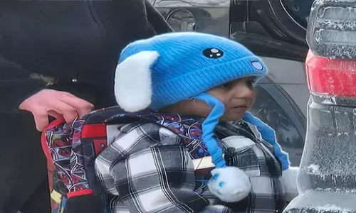 കുടിയേറ്റ വിരുദ്ധ നടപടിയുടെ പേരിൽ അഞ്ചു വസ്സുകാരനെ തടങ്കൽപാളയത്തിലാക്കിയ നടപടിയിൽ അമേരിക്കയിൽ വ്യാപക പ്രതിഷേധം