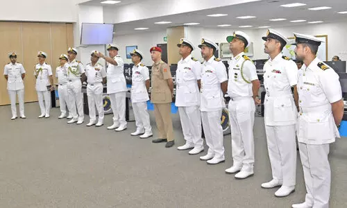 ഇ​ന്ത്യ​ൻ വെ​സ്റ്റേ​ൺ നേവ​ൽ ക​മാ​ൻ​ഡ് മേ​ധാ​വി​യെ ഒ​മാ​നിൽ സ്വീ​ക​രി​ച്ചു