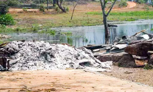 ജലാശയ തീരത്തെ മാലിന്യം തള്ളൽ; 50,000 രൂപ പിഴയിട്ടു