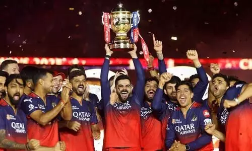 ഐ.പി.എൽ ചാമ്പ്യനെ സ്വന്തമാക്കാൻ വിദേശ നിക്ഷേപകർക്കിടയിൽ മത്സരം ഐ.പി.എൽ ചാമ്പ്യനെ സ്വന്തമാക്കാൻ വിദേശ നിക്ഷേപകർക്കിടയിൽ മത്സരം