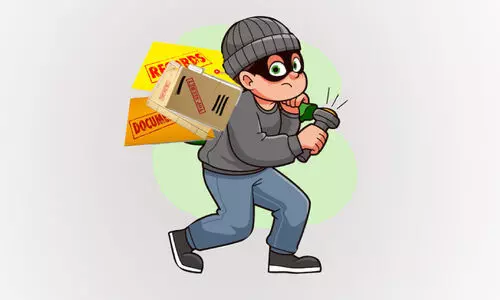 കായംകുളം നഗരസഭയിൽ കള്ളൻ: പൊലീസ് അന്വേഷണം തുടങ്ങി കായംകുളം നഗരസഭയിൽ കള്ളൻ: പൊലീസ് അന്വേഷണം തുടങ്ങി