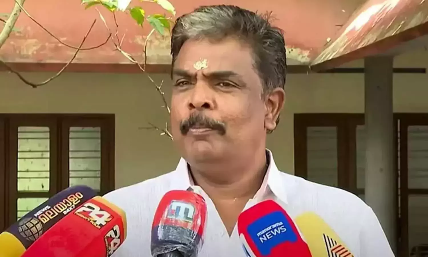 മുരാരി ബാബുവിന് രണ്ടാമത്തെ കേസിലും ജാമ്യം; ജയിലിന് പുറത്തേക്ക്, തന്ത്രിയുടെ റിമാൻഡ് നീട്ടി മുരാരി ബാബുവിന് രണ്ടാമത്തെ കേസിലും ജാമ്യം; ജയിലിന് പുറത്തേക്ക്, തന്ത്രിയുടെ റിമാൻഡ് നീട്ടി