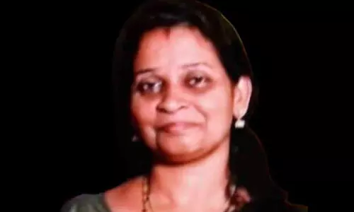 മകനൊപ്പം ബൈക്കിൽ സഞ്ചരിക്കവെ ടാങ്കർ ലോറി തട്ടി കൊച്ചി വിമാനത്താവള ജീവനക്കാരിക്ക് ദാരുണാന്ത്യം മകനൊപ്പം ബൈക്കിൽ സഞ്ചരിക്കവെ ടാങ്കർ ലോറി തട്ടി കൊച്ചി വിമാനത്താവള ജീവനക്കാരിക്ക് ദാരുണാന്ത്യം