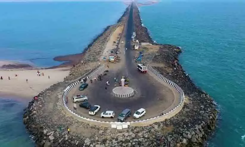 ഒറ്റരാത്രികൊണ്ട് ഒരു ട്രെയിനിനെയും അതിലെ യാത്രക്കാരെയും കടൽ കൊണ്ടുപോയ പ്രേതനഗരം; ഇന്ന് സഞ്ചാരികളുടെ സ്വർഗഭൂമി ഒറ്റരാത്രികൊണ്ട് ഒരു ട്രെയിനിനെയും അതിലെ യാത്രക്കാരെയും കടൽ കൊണ്ടുപോയ പ്രേതനഗരം; ഇന്ന് സഞ്ചാരികളുടെ സ്വർഗഭൂമി