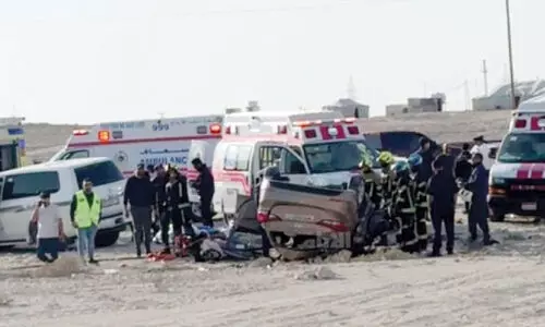 സ​ഖീ​റി​ൽ വാ​ഹ​നാ​പ​ക​ടം: എ​ട്ടു വ​യ​സ്സു​കാ​ര​ന​ട​ക്കം മൂ​ന്നു​പേ​ർ മ​രി​ച്ചു