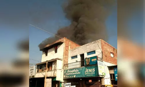 കമ്പത്ത് വസ്ത്രവ്യാപാര സ്ഥാപനം കത്തിനശിച്ചു: 10 ലക്ഷത്തിന്‍റെ നഷ്ടം