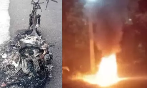 ഓടിക്കൊണ്ടിരുന്ന സ്കൂട്ടർ കത്തിനശിച്ചു