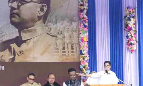 ജീവിച്ചിരിപ്പുണ്ടായിരുന്നു​വെങ്കിൽ പൗരത്വം​ തെളിയിക്കാൻ സുഭാഷ് ചന്ദ്രബോസിനെയും   കമീഷൻ വിളിച്ചുവരുത്തുമായിരുന്നോ​? -മമത