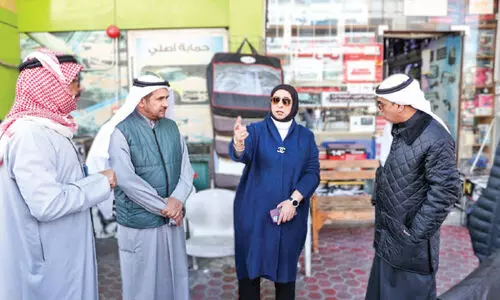 ഷു​വൈ​ഖ് ഇ​ൻ​ഡ​സ്ട്രി​യ​ൽ ഏ​രി​യ​യി​ൽ മാ​ൻ​പ​വ​ർ അ​തോ​റി​റ്റി പ​രി​ശോ​ധ​ന